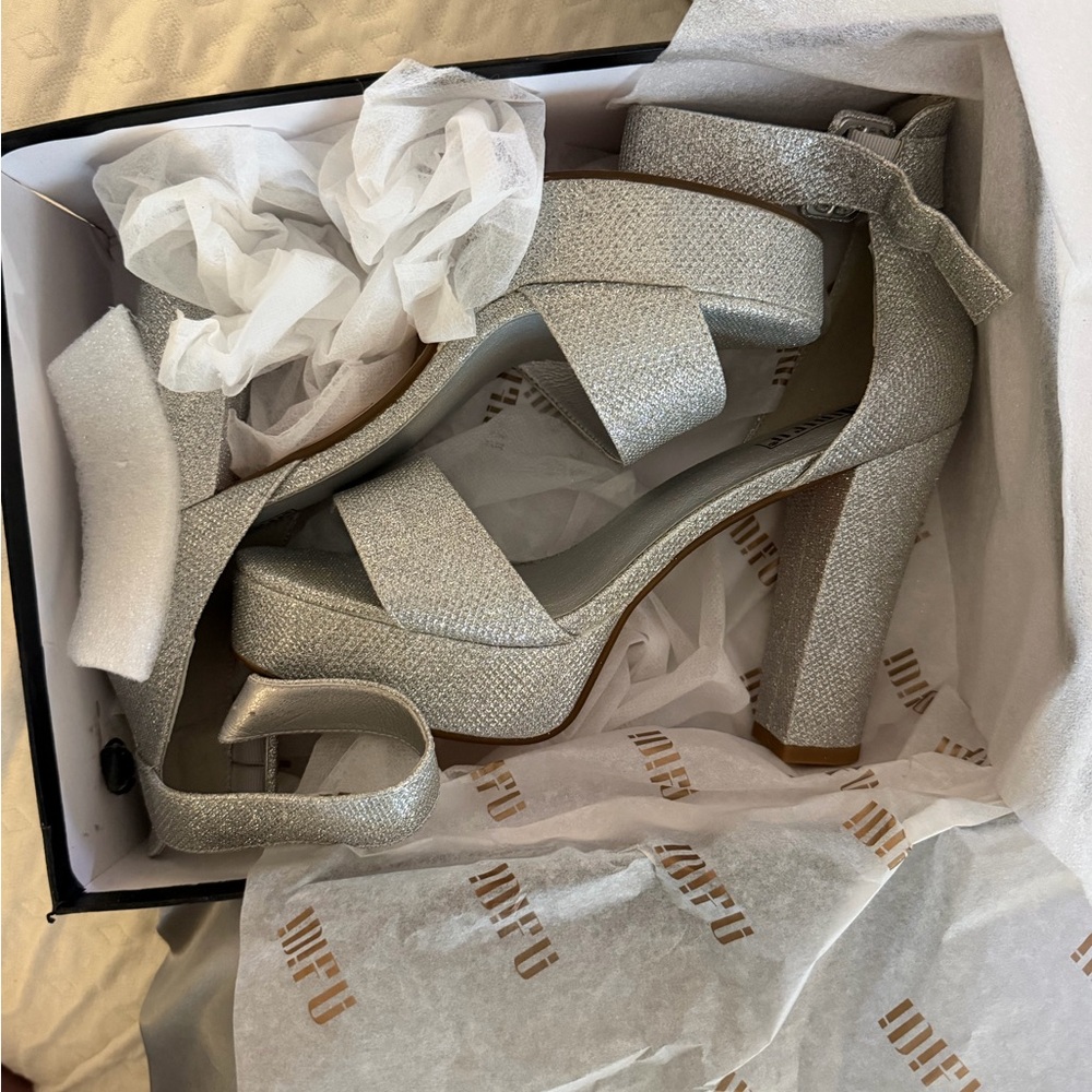 IDIFU Shimmering Silver Platform Heels